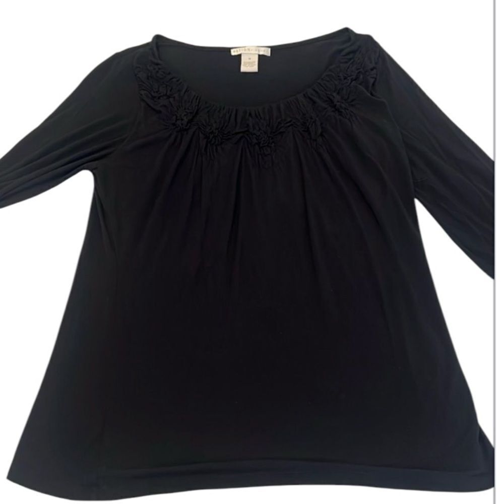 Design History black szM 3/4 sleeve flowers & gathers around neck down front EUC